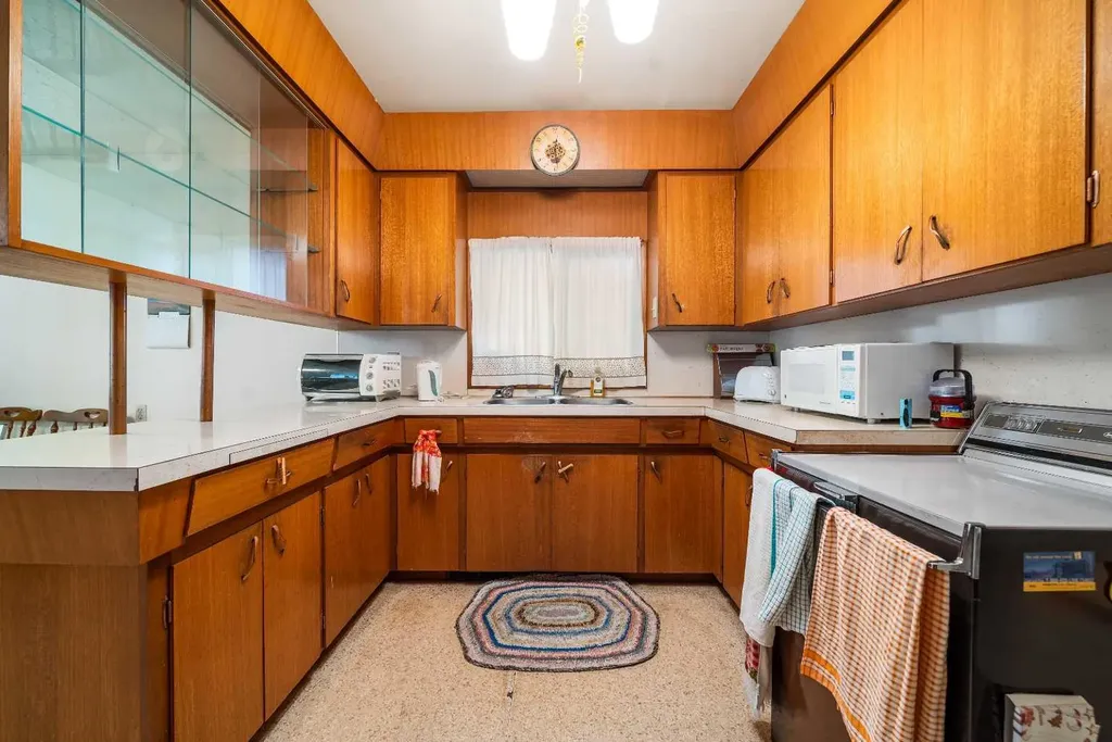 61 5 Street SW Medicine Hat AB T1A4G3