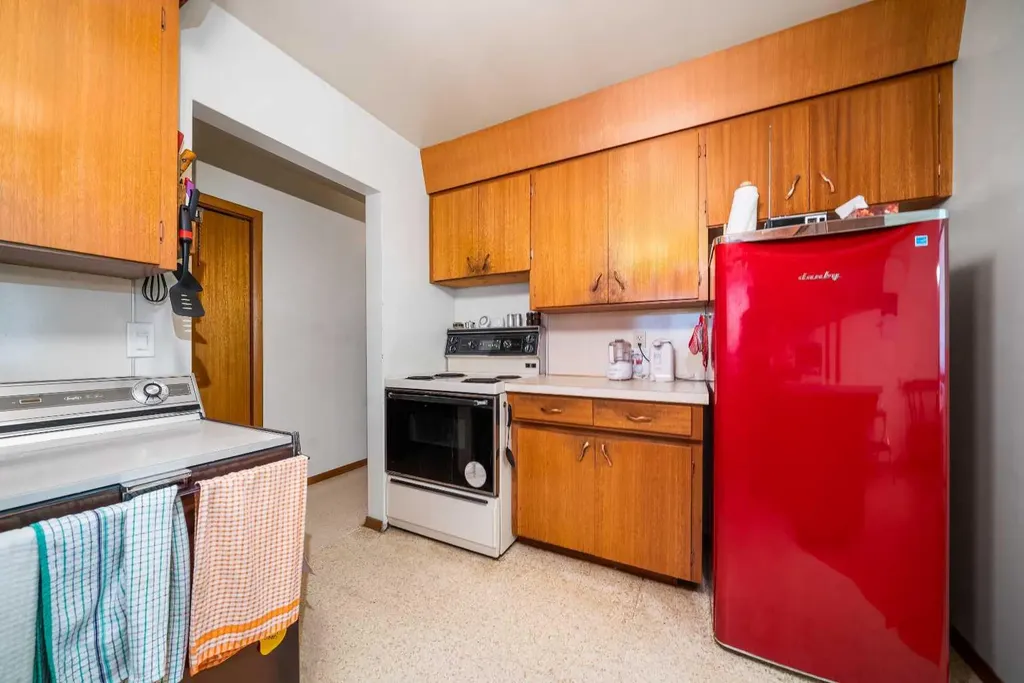 61 5 Street SW Medicine Hat AB T1A4G3