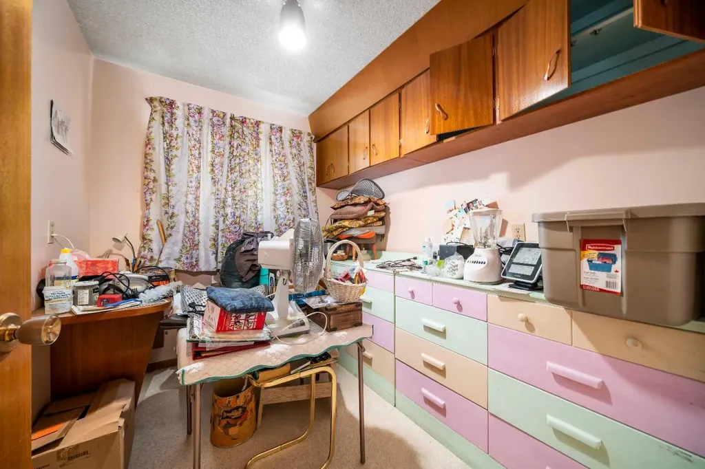 61 5 Street SW Medicine Hat AB T1A4G3