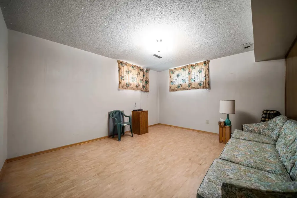 61 5 Street SW Medicine Hat AB T1A4G3
