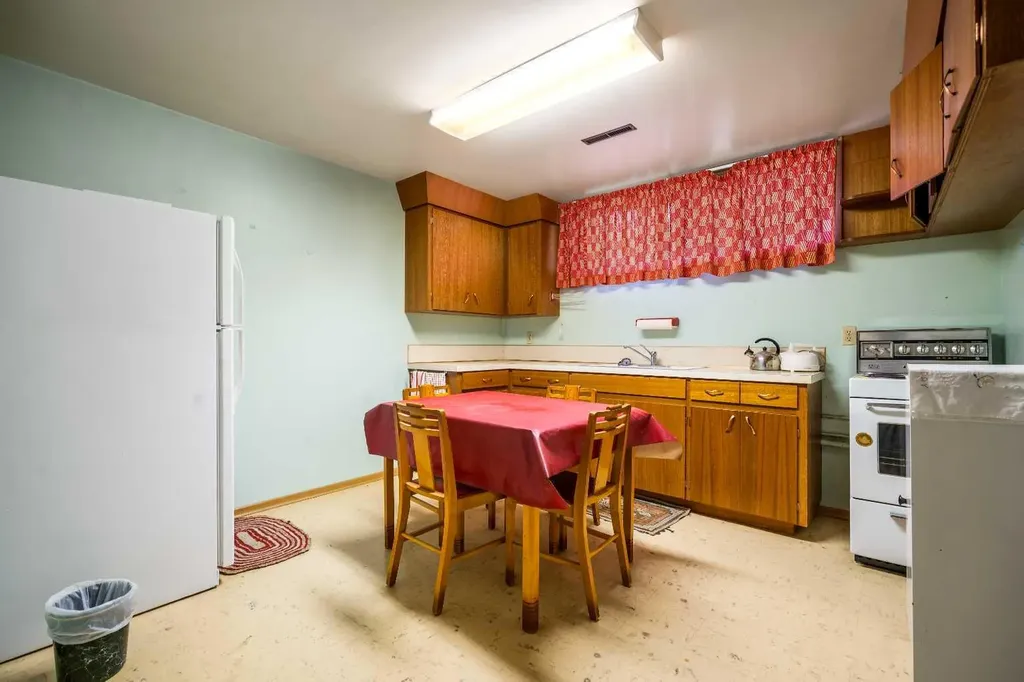 61 5 Street SW Medicine Hat AB T1A4G3