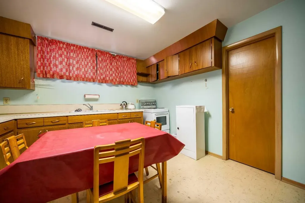 61 5 Street SW Medicine Hat AB T1A4G3