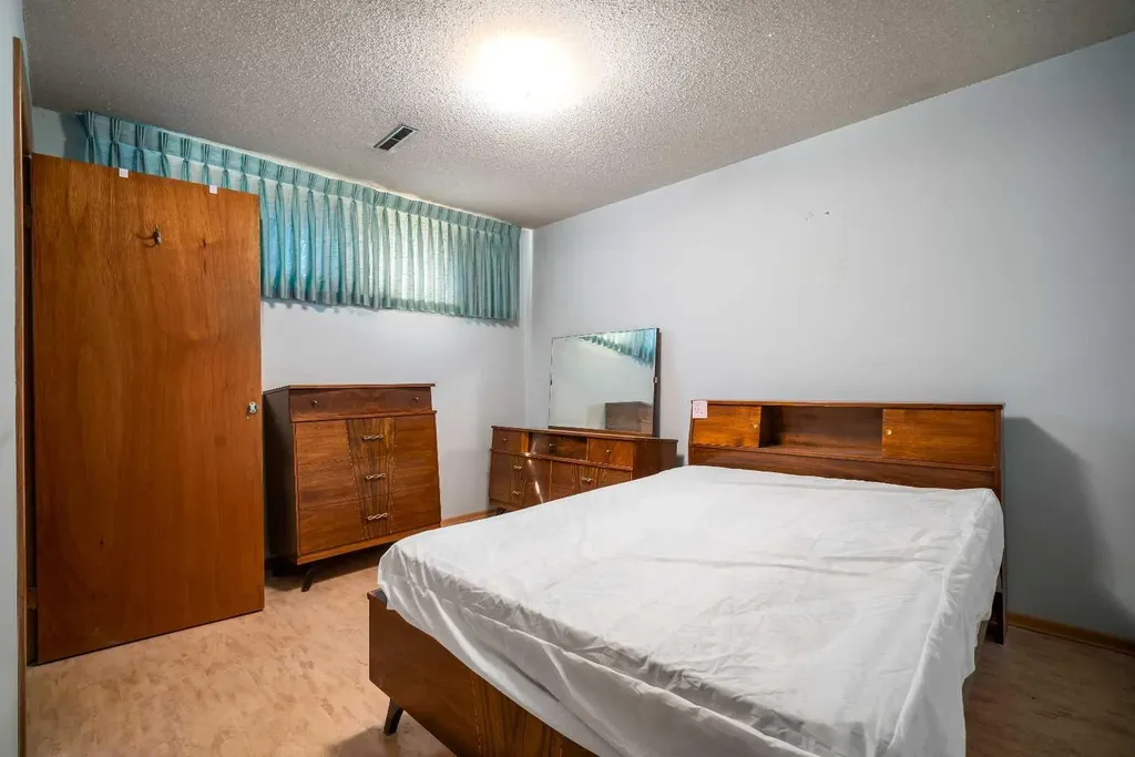 61 5 Street SW Medicine Hat AB T1A4G3