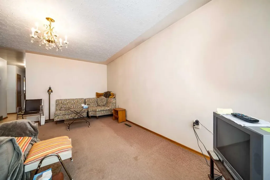 61 5 Street SW Medicine Hat AB T1A4G3