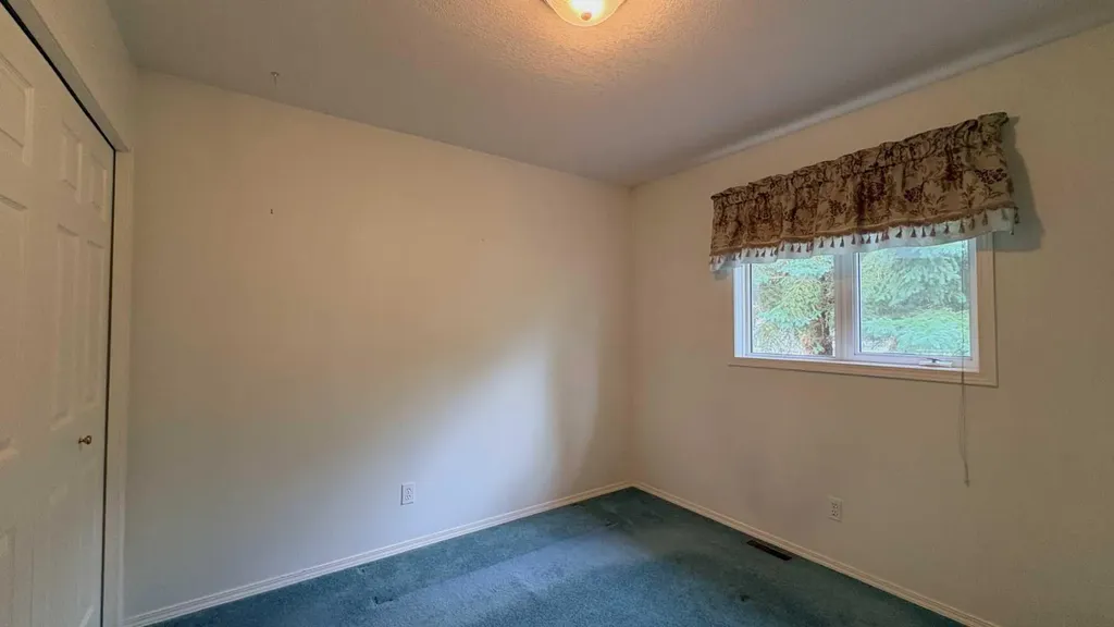 1834 10 Avenue Wainwright AB T9W 1L4