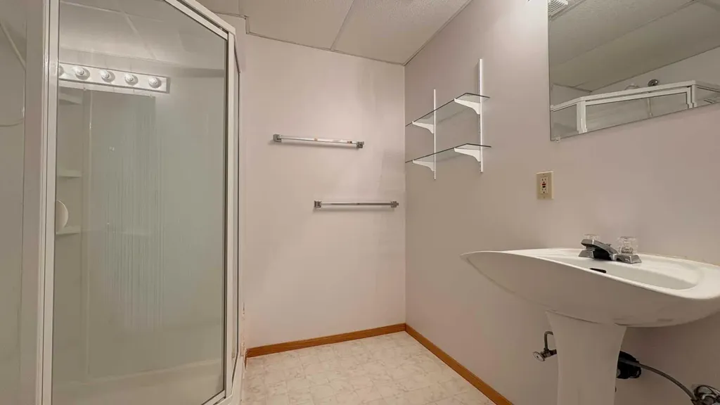 1834 10 Avenue Wainwright AB T9W 1L4