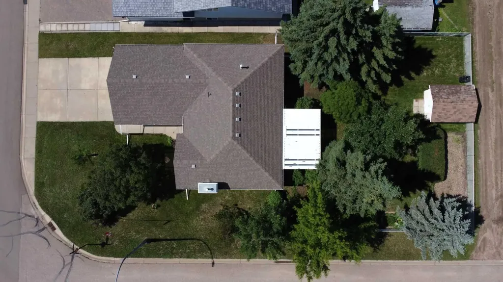 1834 10 Avenue Wainwright AB T9W 1L4