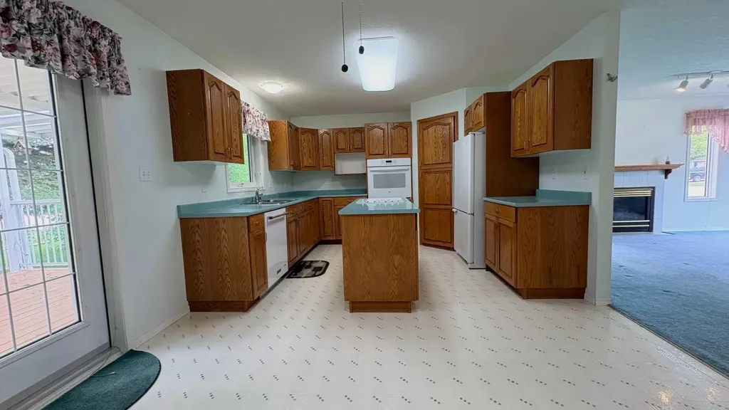 1834 10 Avenue Wainwright AB T9W 1L4