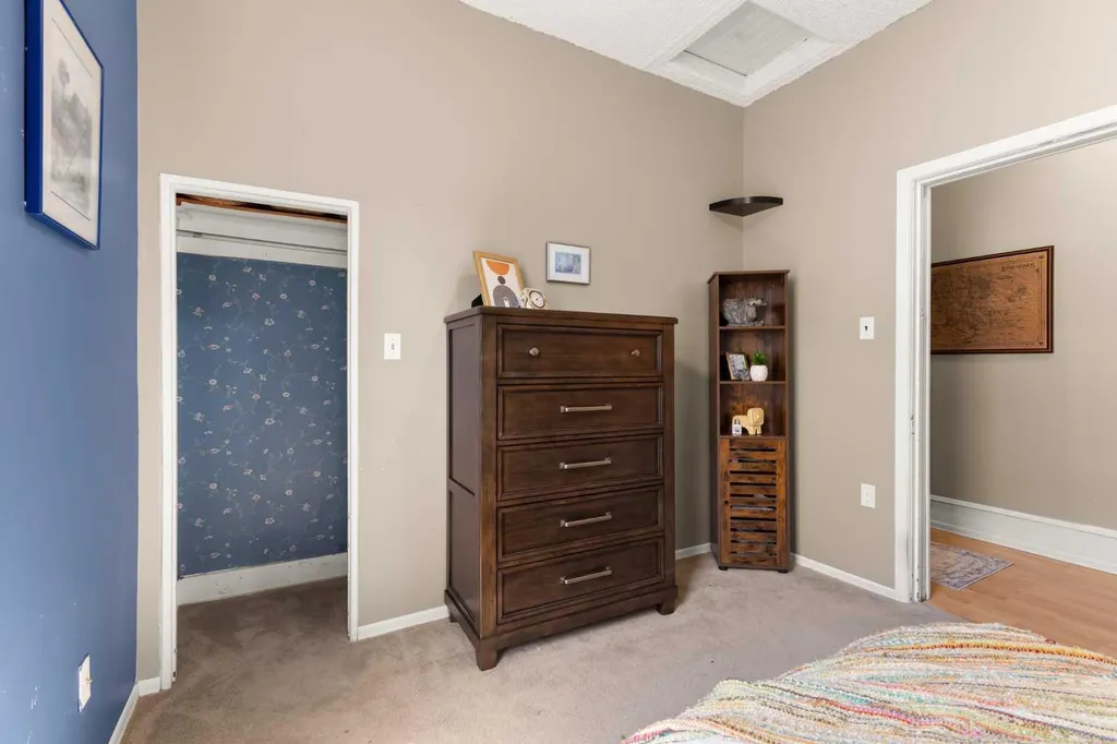 303 8 Street SE Medicine Hat AB T1A1L6