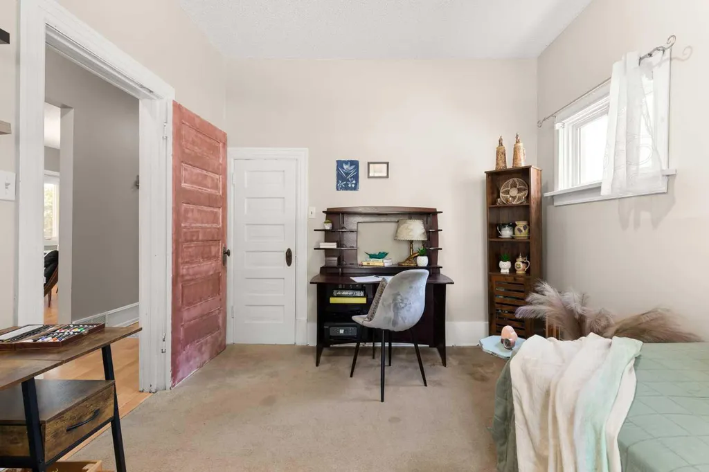 303 8 Street SE Medicine Hat AB T1A1L6