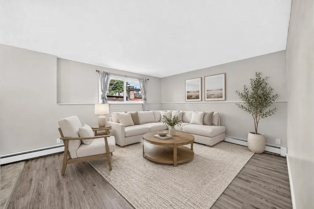 11415 8 Street SW Calgary AB T2W 2N4