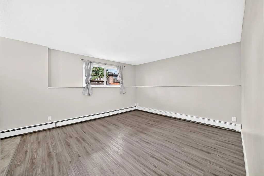 11415 8 Street SW Calgary AB T2W 2N4