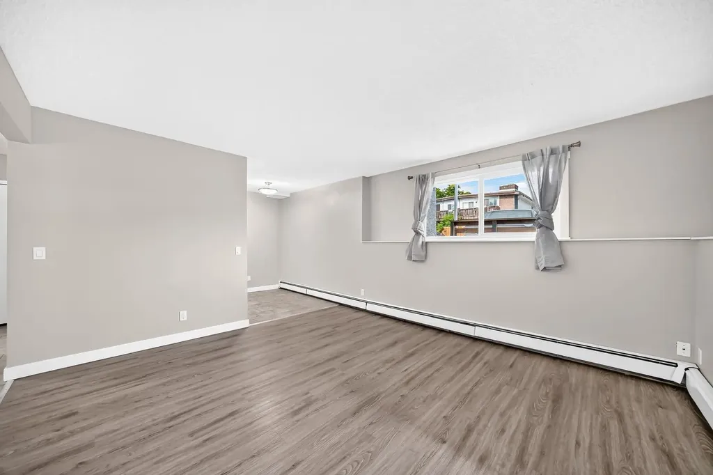 11415 8 Street SW Calgary AB T2W 2N4