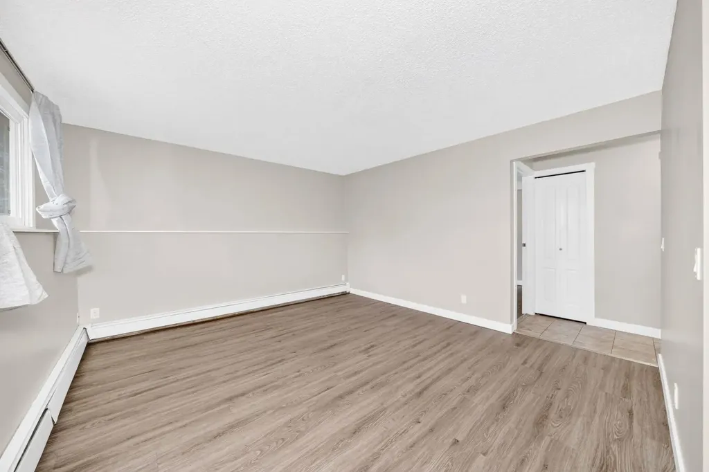 11415 8 Street SW Calgary AB T2W 2N4