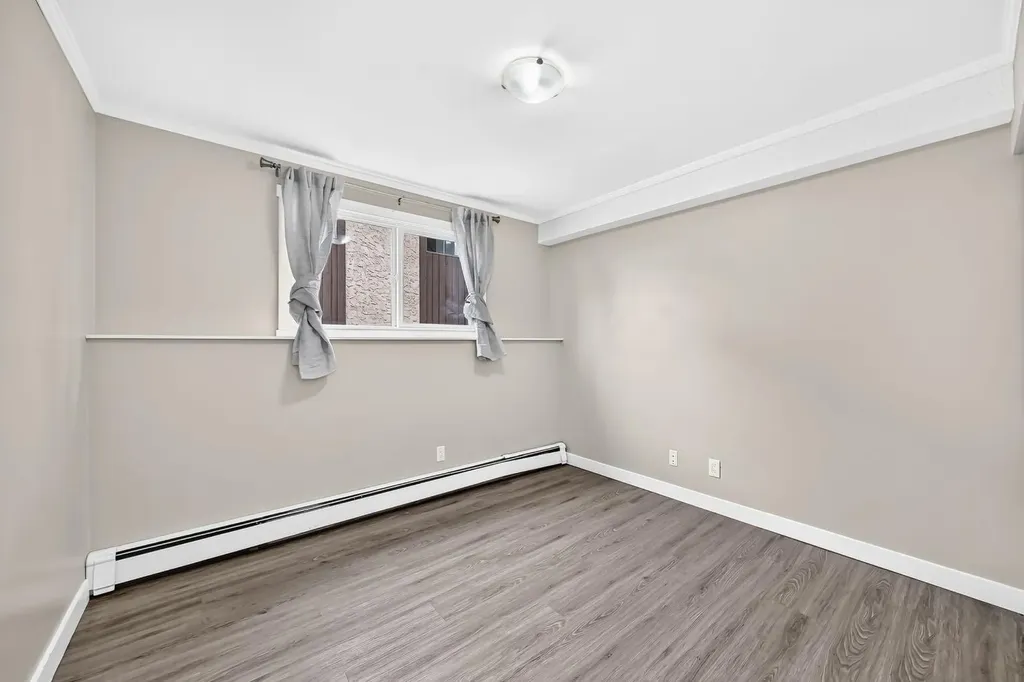11415 8 Street SW Calgary AB T2W 2N4
