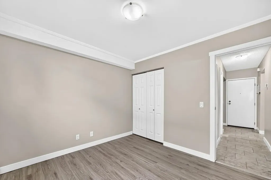 11415 8 Street SW Calgary AB T2W 2N4