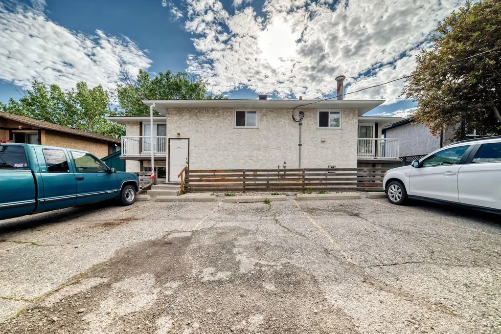 11415 8 Street SW Calgary AB T2W 2N4