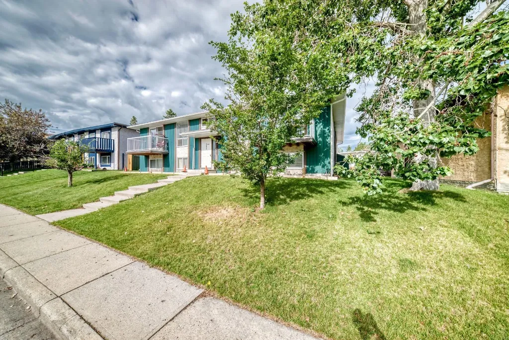11415 8 Street SW Calgary AB T2W 2N4