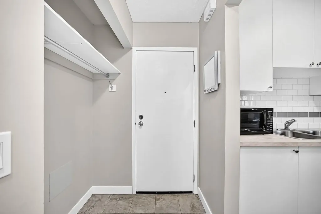 11415 8 Street SW Calgary AB T2W 2N4