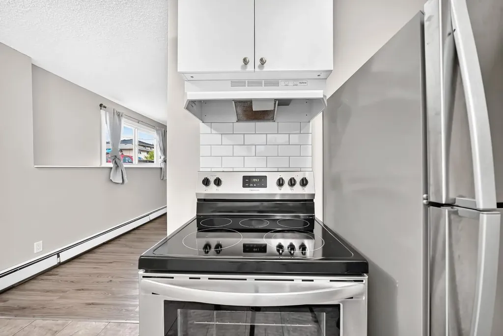 11415 8 Street SW Calgary AB T2W 2N4