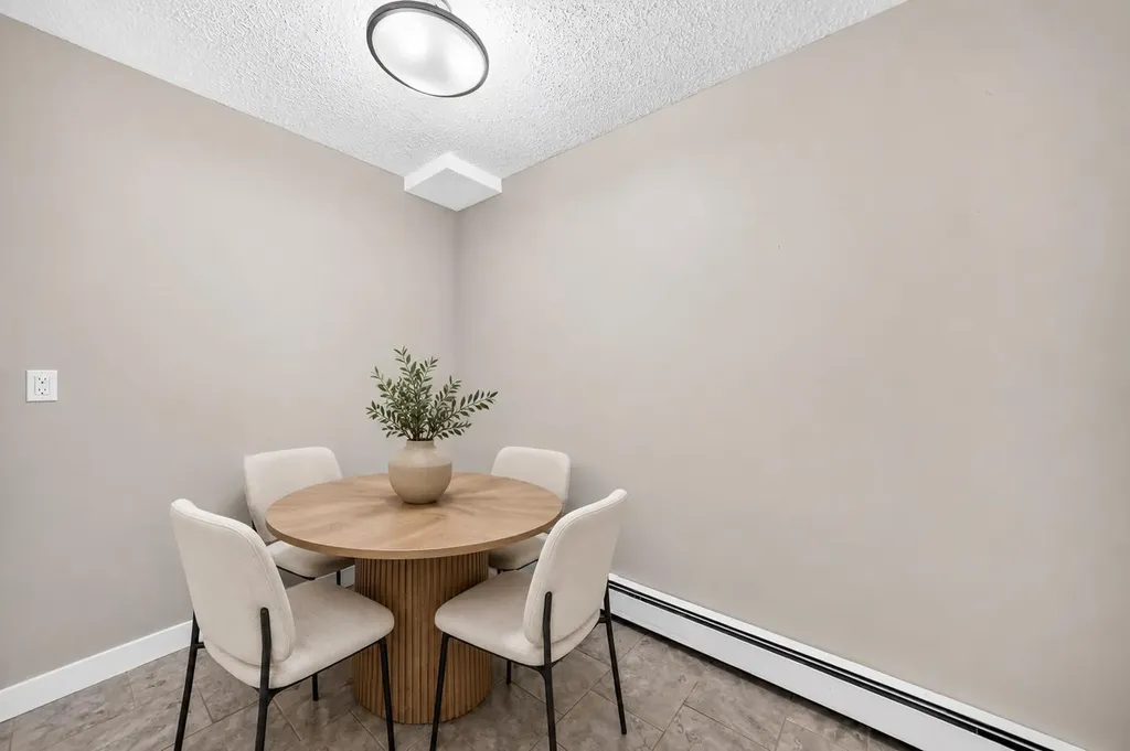 11415 8 Street SW Calgary AB T2W 2N4