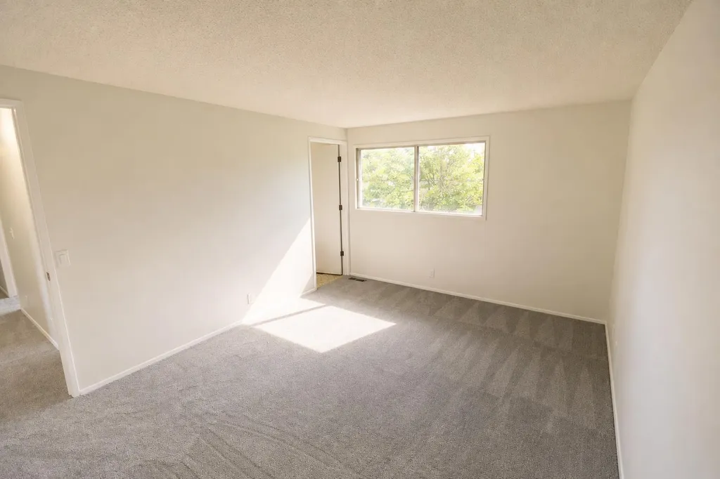 540 Varsity Estates Place NW Calgary AB T3B3C1
