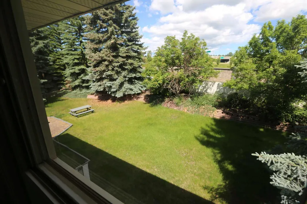 540 Varsity Estates Place NW Calgary AB T3B3C1