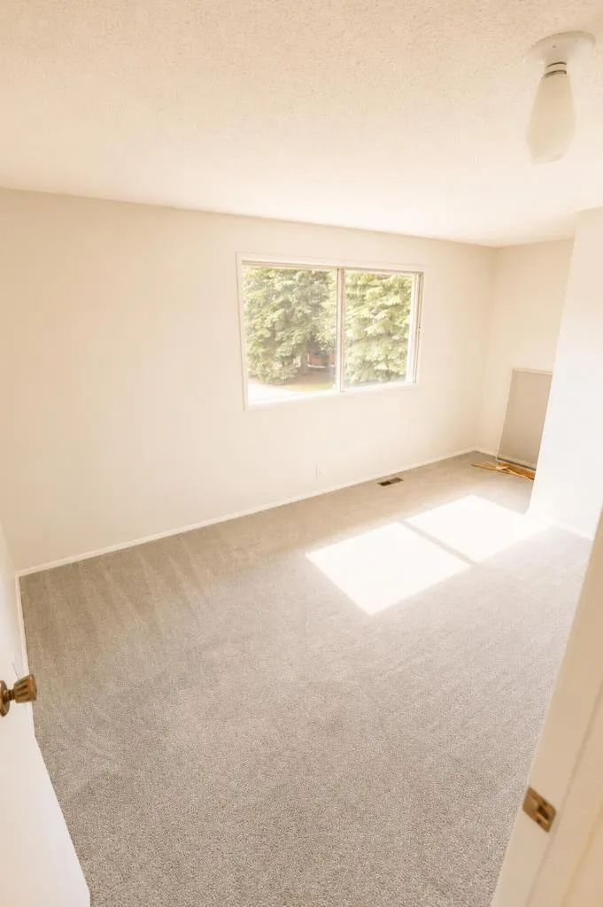 540 Varsity Estates Place NW Calgary AB T3B3C1