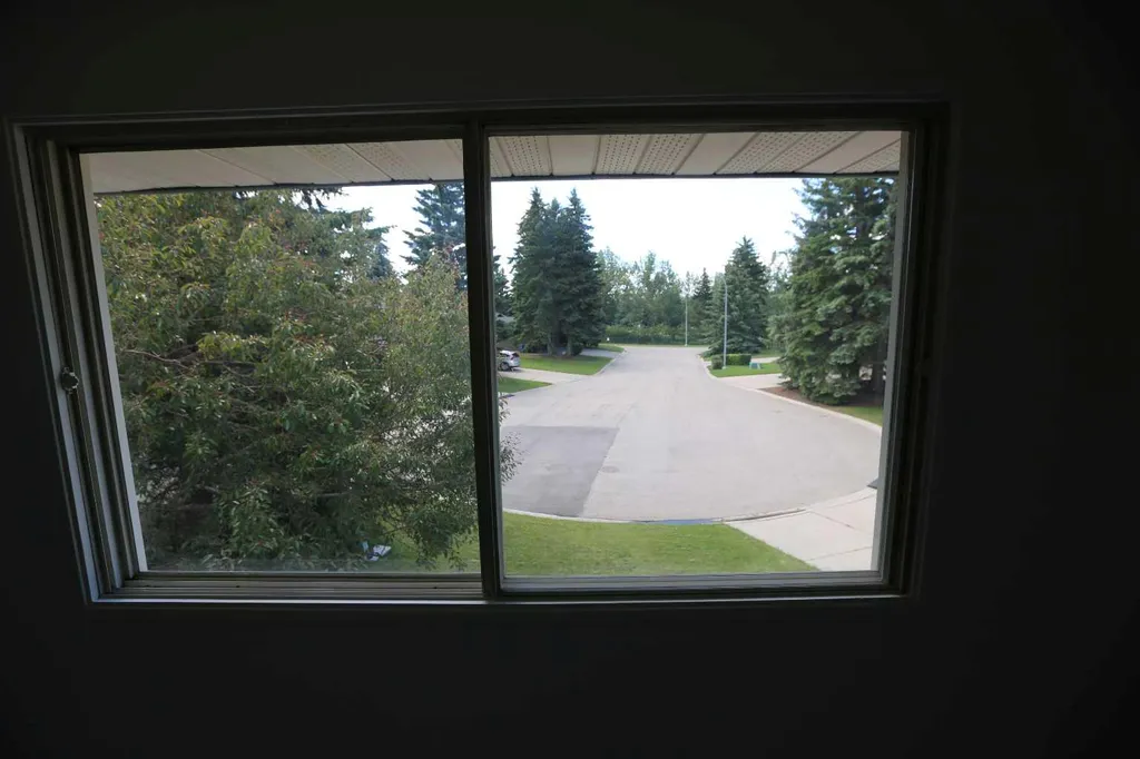 540 Varsity Estates Place NW Calgary AB T3B3C1