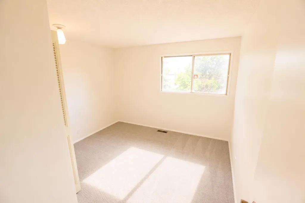 540 Varsity Estates Place NW Calgary AB T3B3C1