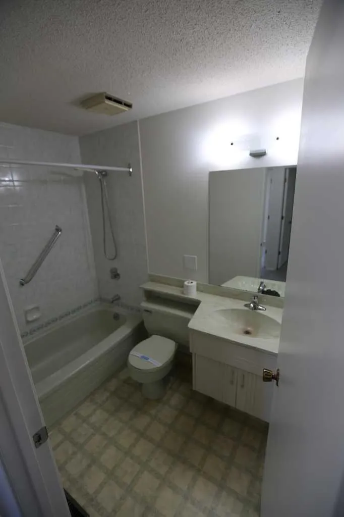 540 Varsity Estates Place NW Calgary AB T3B3C1