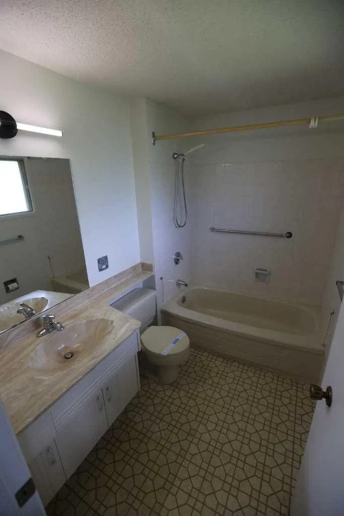 540 Varsity Estates Place NW Calgary AB T3B3C1