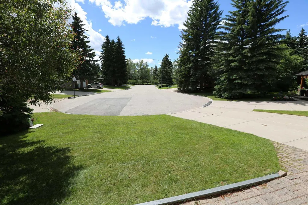 540 Varsity Estates Place NW Calgary AB T3B3C1