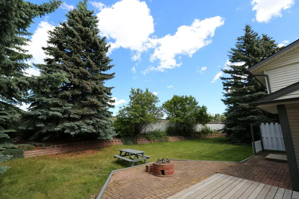 540 Varsity Estates Place NW Calgary AB T3B3C1