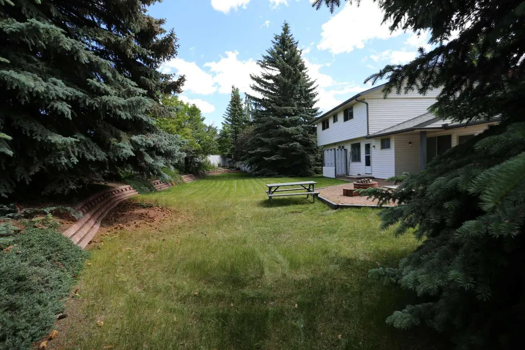 540 Varsity Estates Place NW Calgary AB T3B3C1
