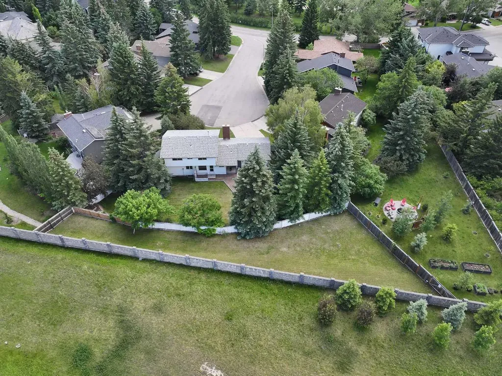 540 Varsity Estates Place NW Calgary AB T3B3C1
