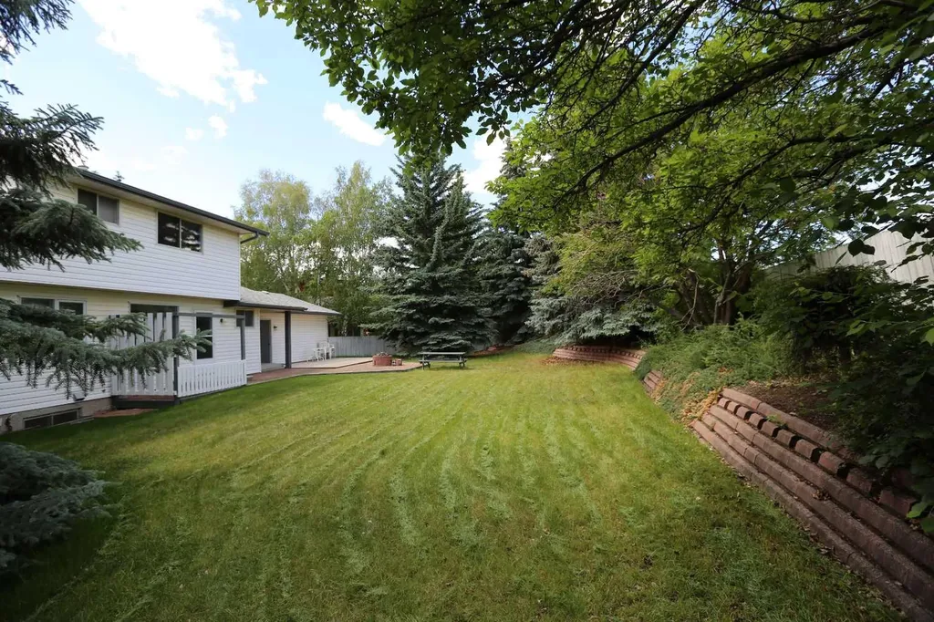 540 Varsity Estates Place NW Calgary AB T3B3C1