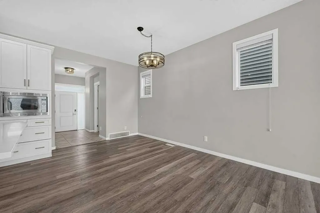 556 Belmont Heath SW Calgary AB T2X 4H4