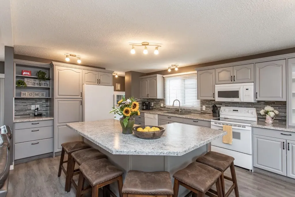 8 Caswell Close Red Deer AB T4P 2T6