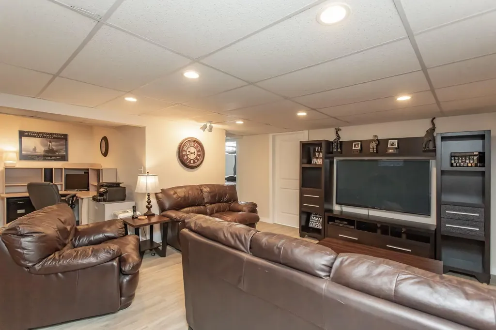 8 Caswell Close Red Deer AB T4P 2T6