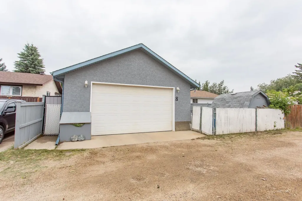8 Caswell Close Red Deer AB T4P 2T6