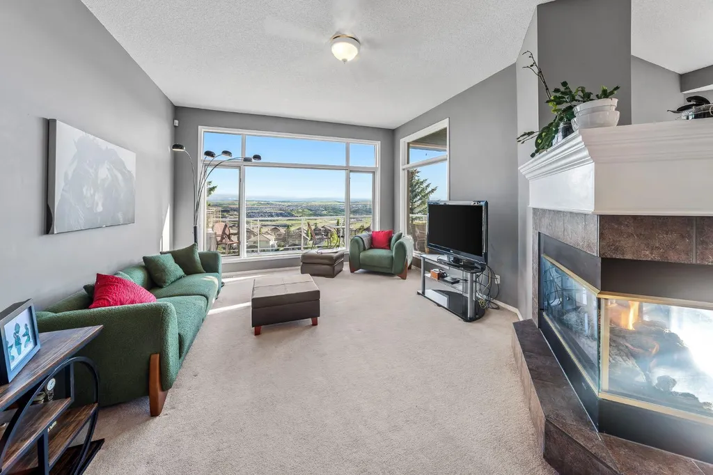 19 Gleneagles View Cochrane AB T4C 1N9