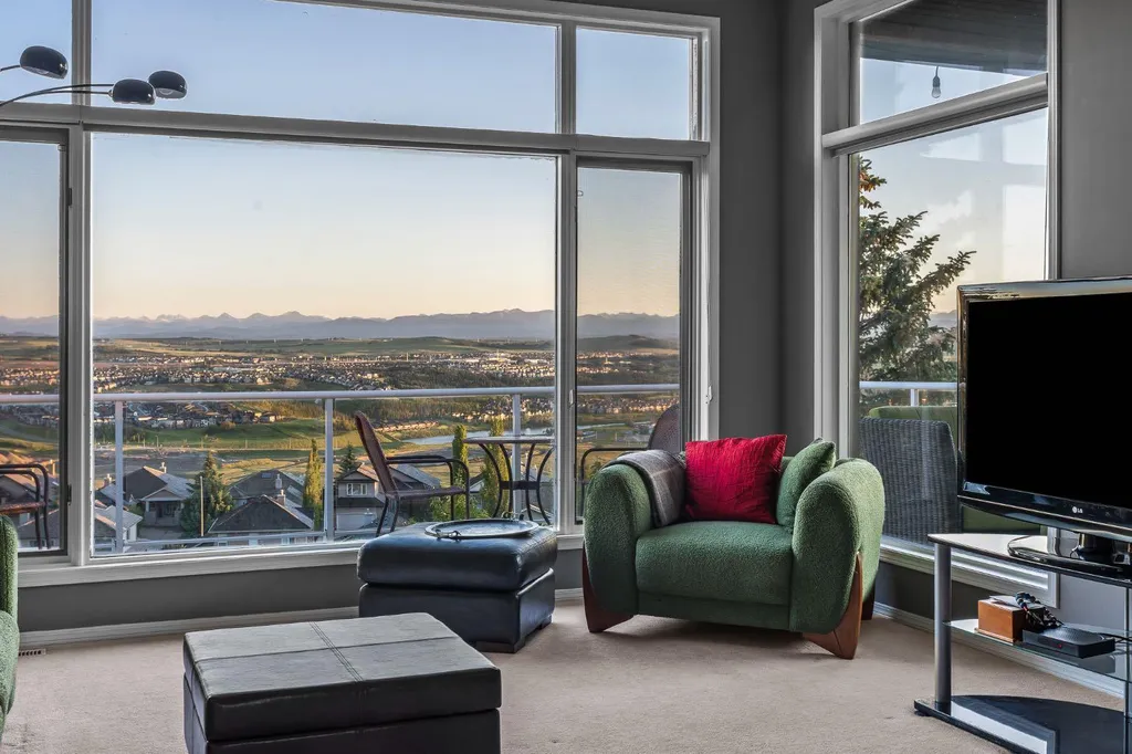 19 Gleneagles View Cochrane AB T4C 1N9