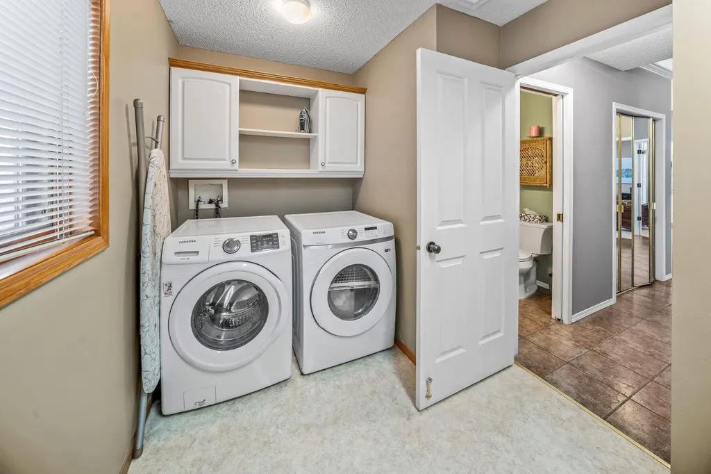 19 Gleneagles View Cochrane AB T4C 1N9