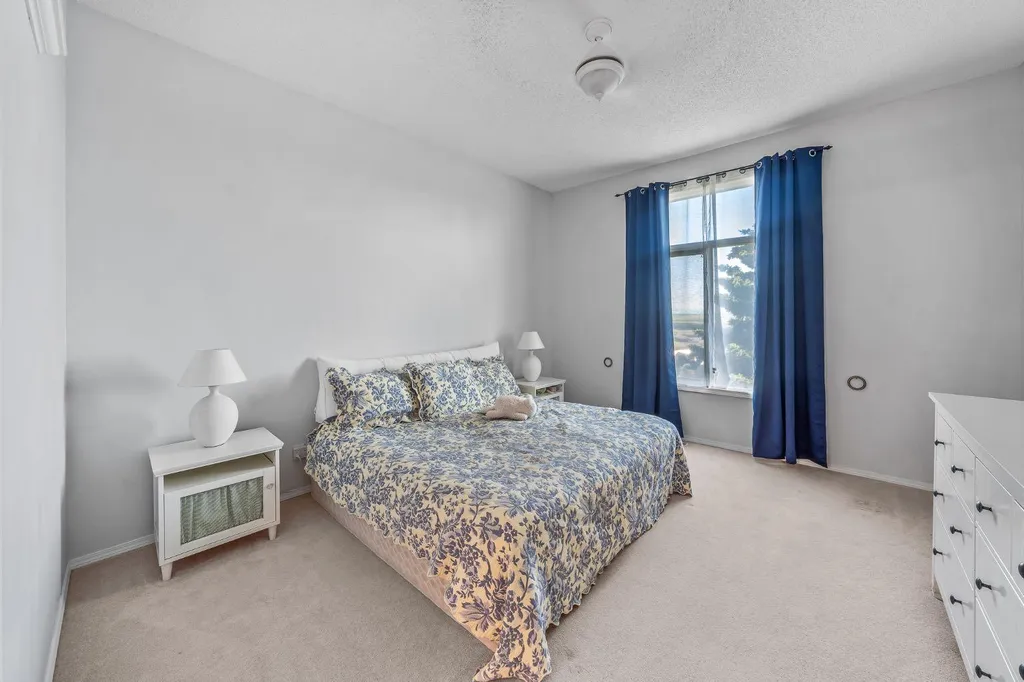 19 Gleneagles View Cochrane AB T4C 1N9