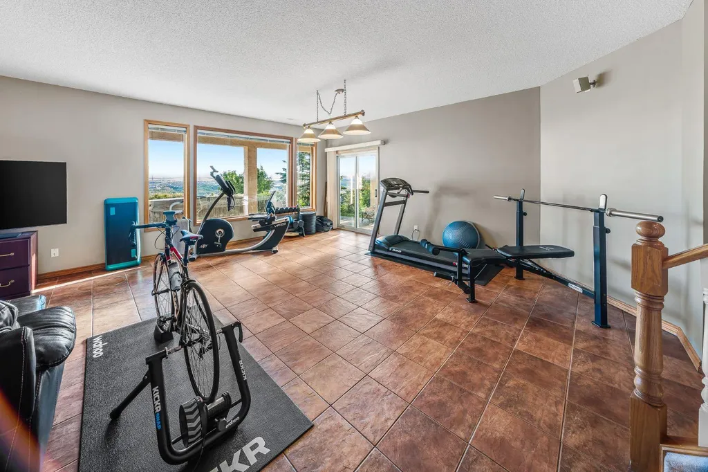 19 Gleneagles View Cochrane AB T4C 1N9