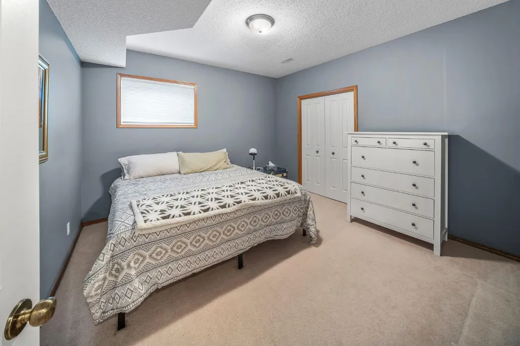 19 Gleneagles View Cochrane AB T4C 1N9