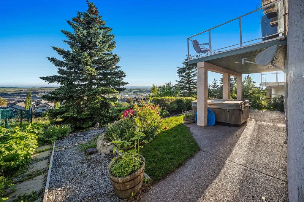 19 Gleneagles View Cochrane AB T4C 1N9
