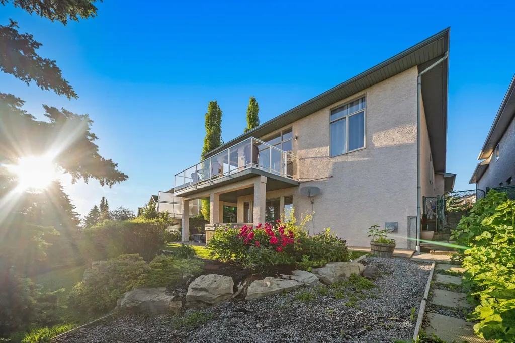 19 Gleneagles View Cochrane AB T4C 1N9