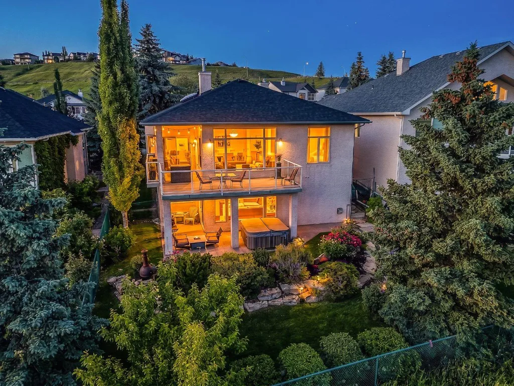 19 Gleneagles View Cochrane AB T4C 1N9